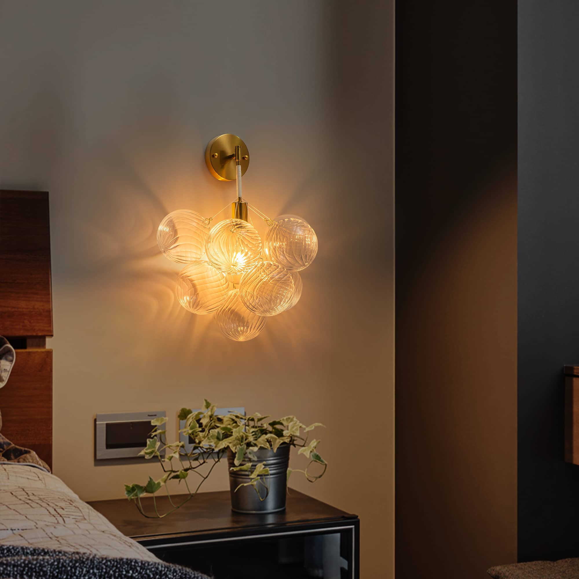 Bubbles Wall Lamp Clear And Ribbed Balls Gold Frame And White Cord - BeyPan