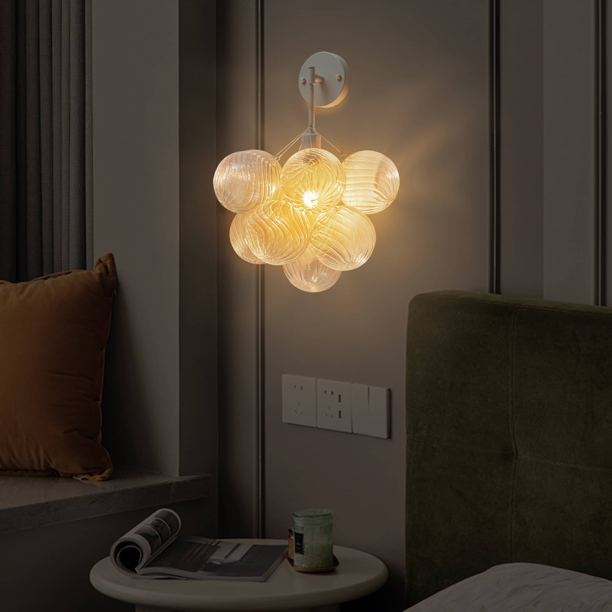 Bubbles Wall Lamp Clear And Ribbed Balls White Frame And Cord - BeyPan