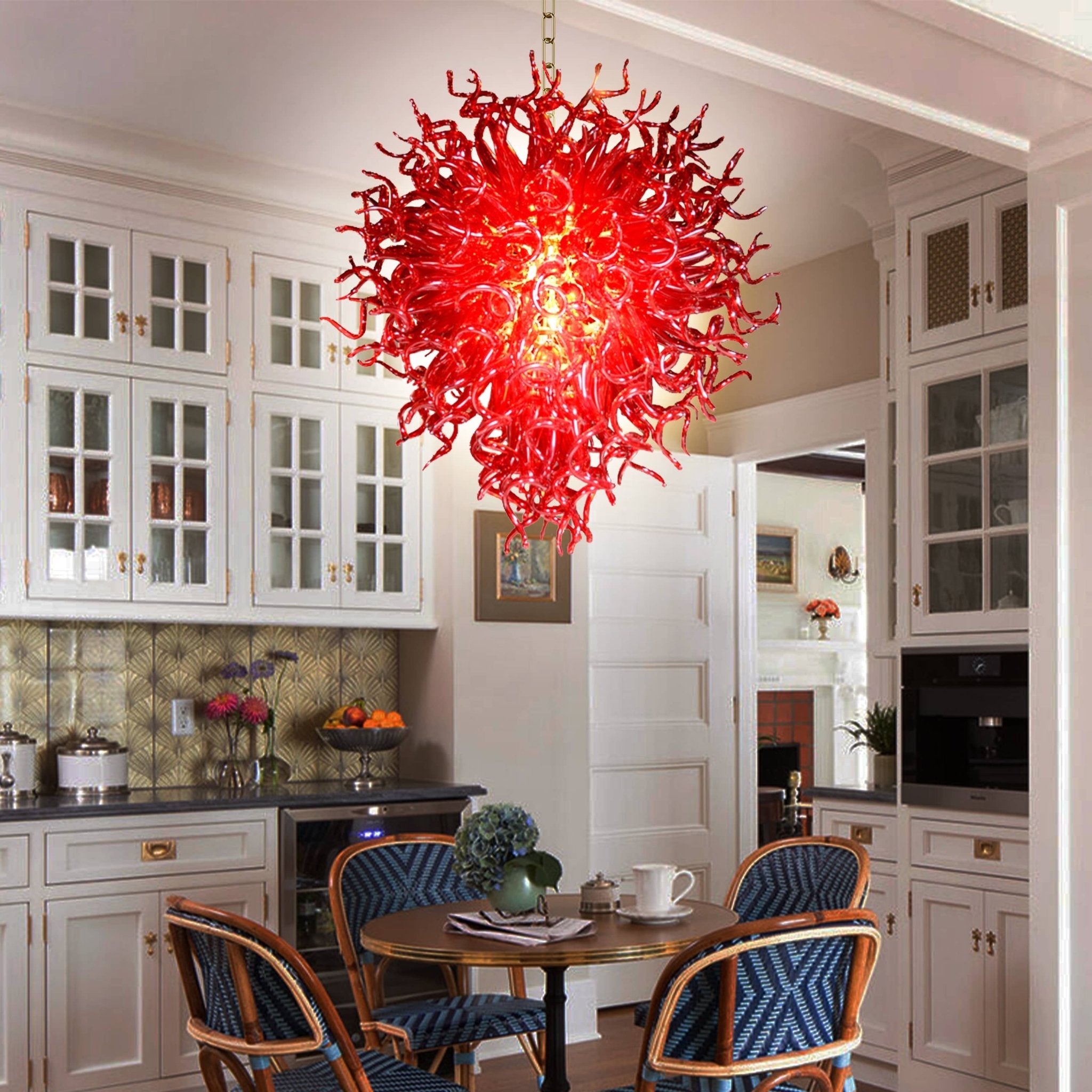 Daring Ruby Red Hand Blown Glass Chandelier - Modern Statement Lighting Zweitbild
