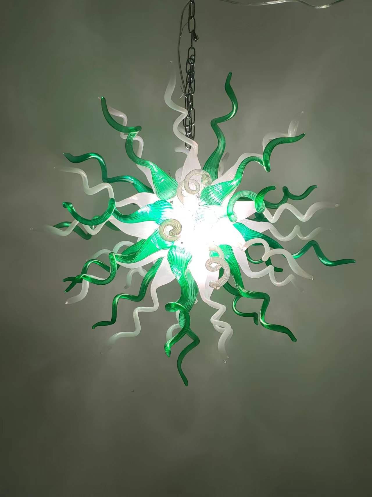 Emerald Forest Artisan Blown Glass Chandelier - Vibrant Green and Crisp White Zweitbild