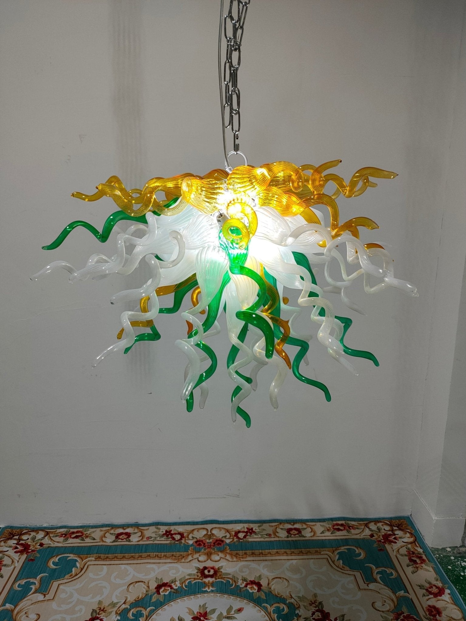 Golden Meadow Artisan Blown Glass Chandelier - Vibrant Emerald Green and Sun Zweitbild