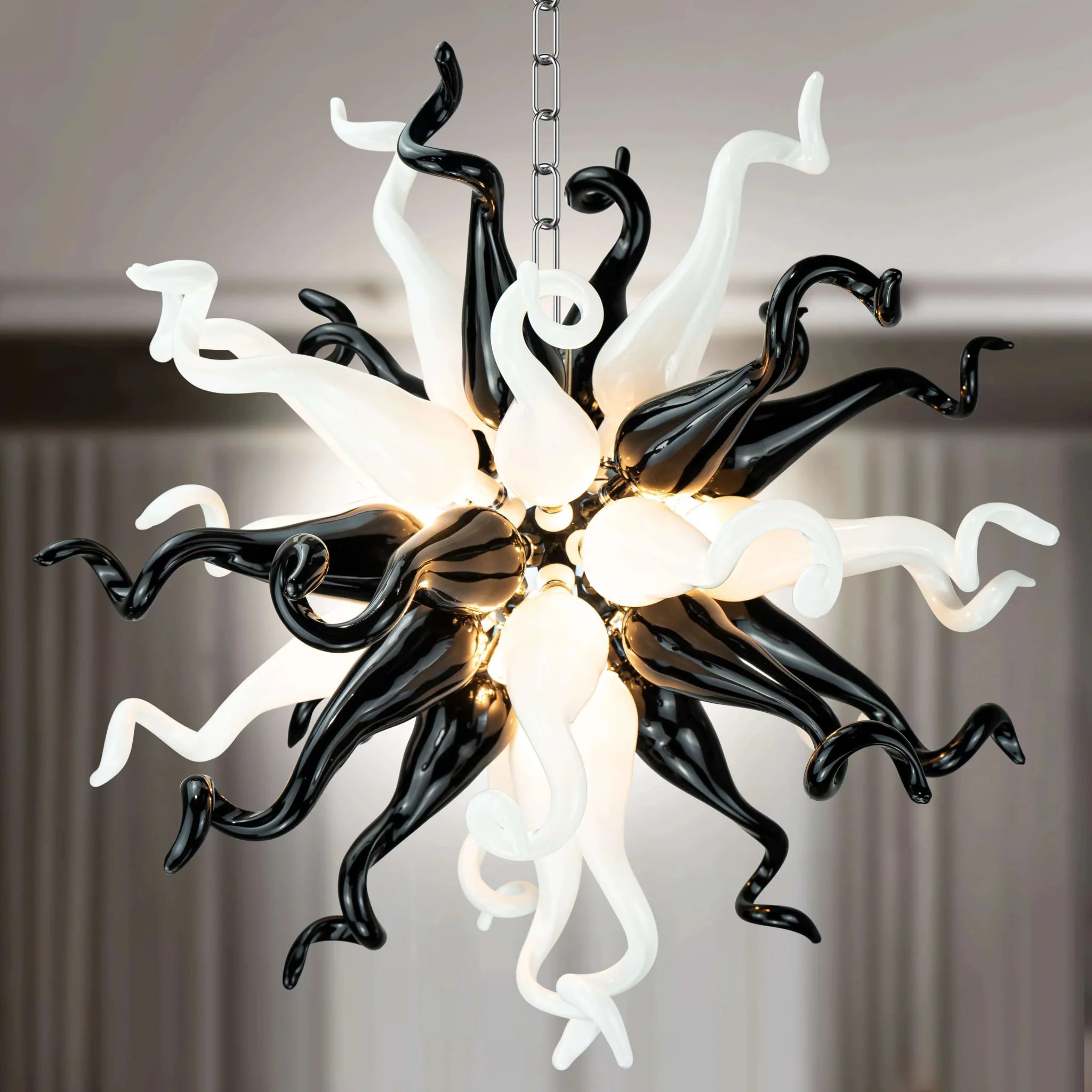 Modern Style Blown Glass Chandelier Black & White Burst - BeyPan Hauptbild