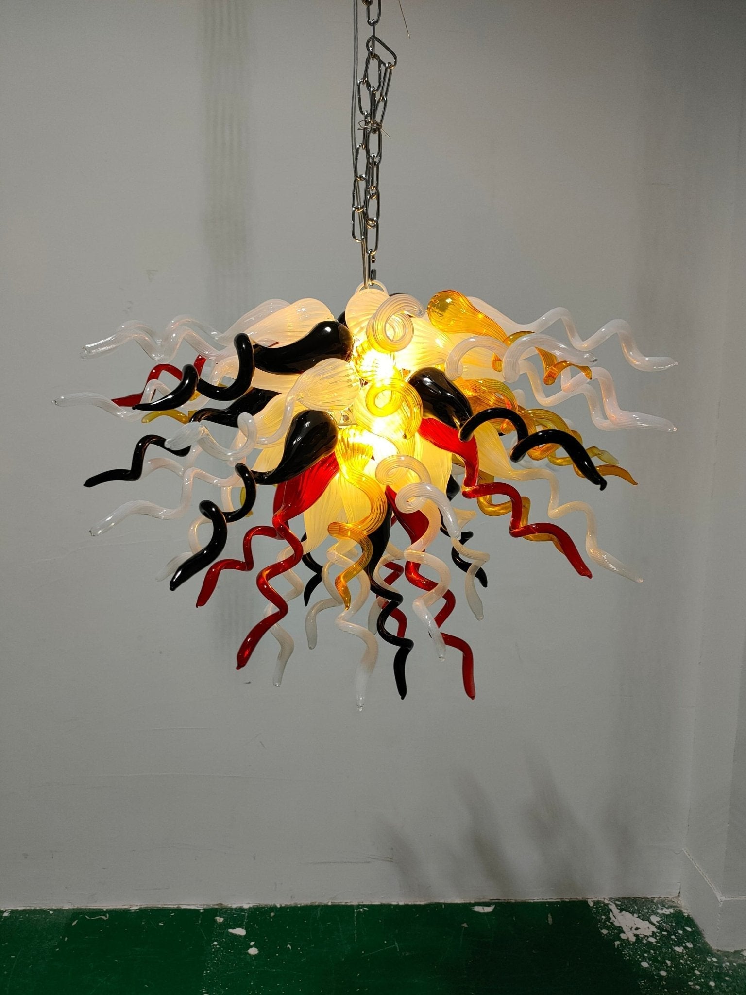 Urban Ember Artisan Blown Glass Chandelier - Bold Multi-Color Starburst - BeyPan Hauptbild